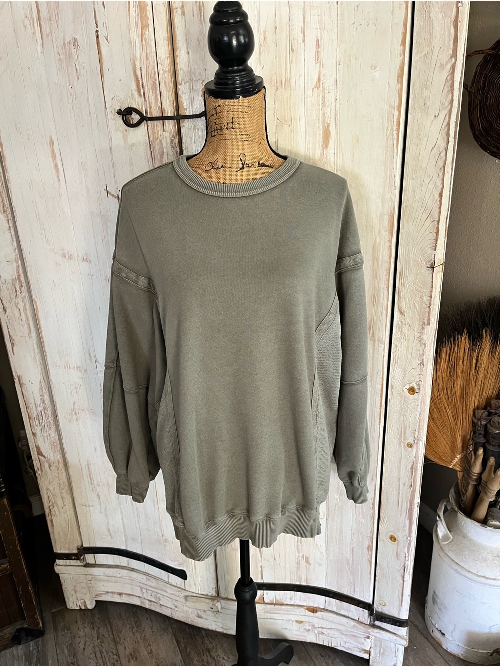 Aerie Keep It Light The Chill Crew Sweatshirt in Olive fun - Picture 3 of 5